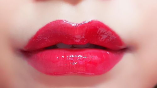 口红和唇釉有什么区别,为什么口红比唇釉贵？