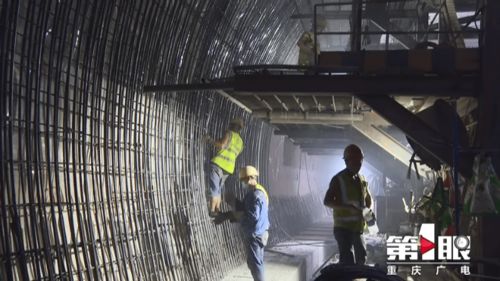 万州首条 水底隧道 成功完成穿越