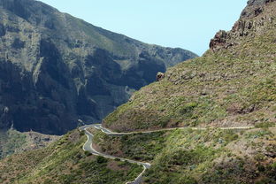 山路，自然的笔触与人生的旅途，山路什么词语搭配