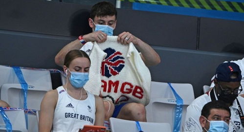 英国出柜跳水冠军戴利奥运期间热衷织毛衣,中国女冠军要求下订单