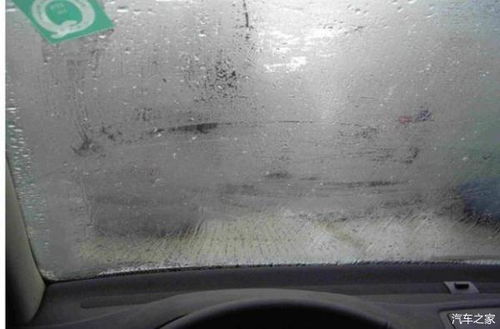 汽车前挡玻璃总是起雾 怎么处理最方便 