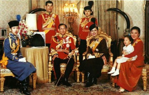 泰国王室老相片 拉玛十世和诗琳通公主的少年时期,还有华裔祖母