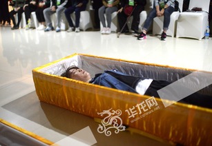 Post 90s girl lies in coffin, experiences life and death experience