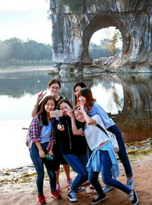 在桂林游玩,他们一边赏美景拍照,一边拿千元大奖 