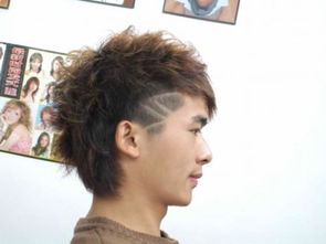 男生剪头发两边怎么剪好看 想有刮痕的 最好有图片参考 谢谢 