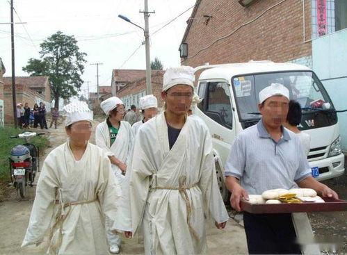 为何农村办完葬礼,有的说要烧掉或丢路口,有的则带回家做衣物