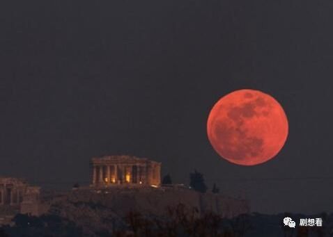 红色月亮的神秘色彩:死亡的预兆还是自然的奇观?