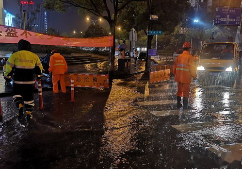 雨夜深深,他们还不睡