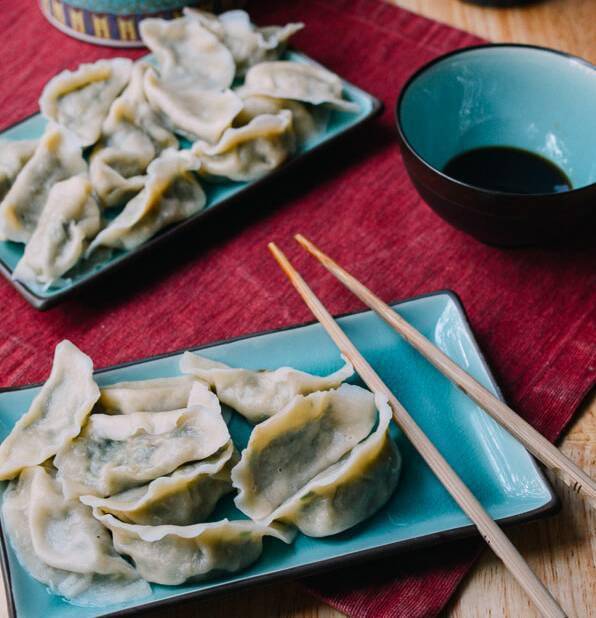 这样做的饺子怎么都吃不腻 煮,蒸,煎,都齐全了 面团 