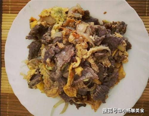 牛肉和鸡蛋炒,是特色粤菜,色泽浅黄,肉质鲜滑,超下饭 滑蛋牛肉 