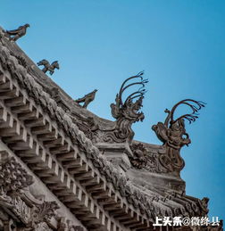 他旅居山西绛县,用相机拍下平静农田间的巨型清朝功德碑