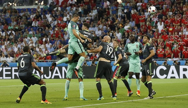 欧洲杯 葡萄牙队,0-1，出局！欧洲杯卫冕冠军狂轰23脚仍输了，21年纪录被打破