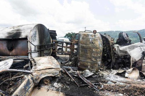 尼日利亚一油罐车翻车后爆炸 造成至少23人死亡