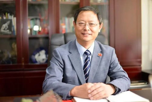 媒体之眼 青岛九中校长马志平 让书房变成学习课堂,把客厅当做锻炼操场