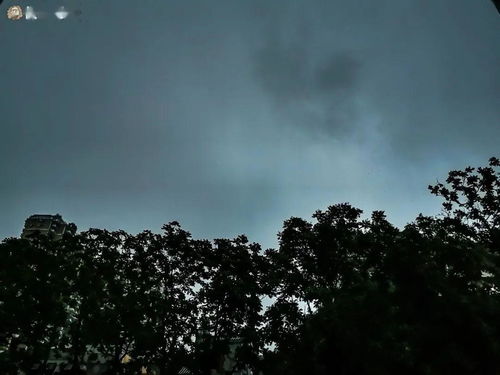 广州的暴雨说来就来 花都街坊要注意冰雹预警