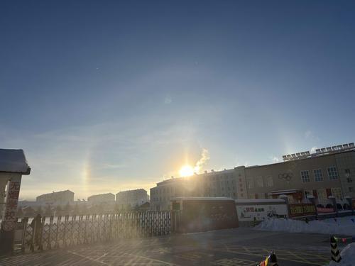 内蒙古出现3个太阳「2022年内蒙古出现三个太阳网友三体是真的这是为何」