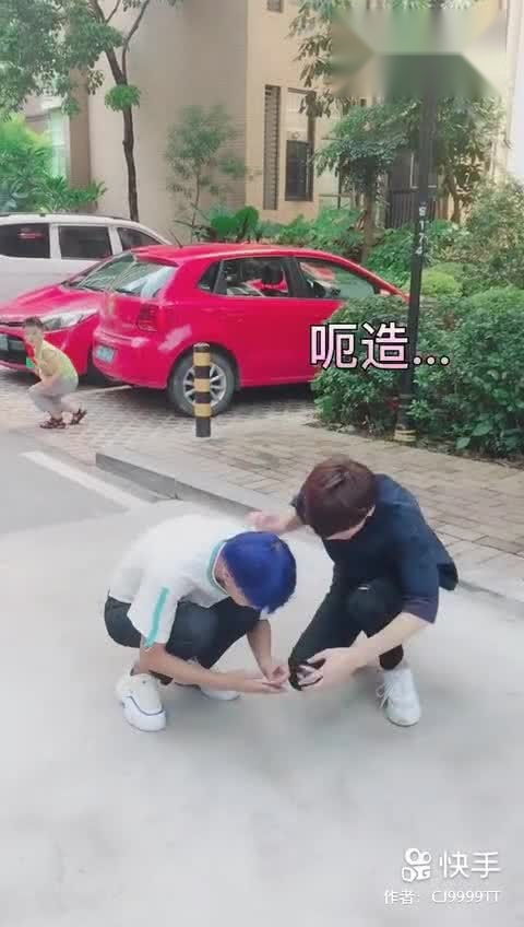 路边捡钱的尴尬 