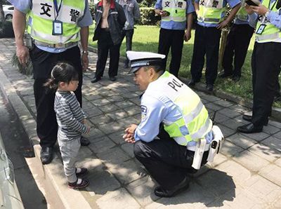 女生是报考劳教民警还是公安民警好啊 (公安民警提醒年轻女性工作)