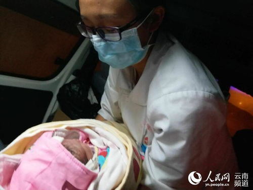 云南通海5.0级地震 地震宝宝在救护车上出生