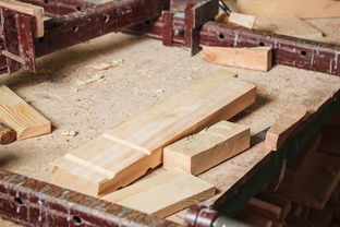 如何做一个木板做的狗屋 要求制作过程和所需材料 完整些 