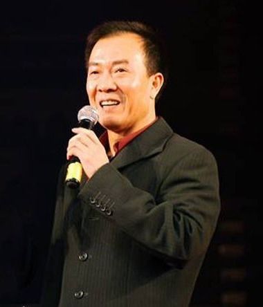 相声大师侯耀文去世13年,爱妻被 侄儿 戴志诚 撬 走16年