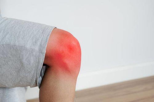 膝关节受伤与年龄有关,老人需注意,膝盖受损后,远离这两个运动