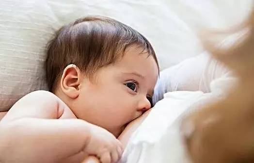 宝宝边吃奶边睡觉 宝宝边睡边吃奶合适吗