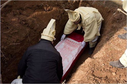 韩国农村地区的葬礼,看一下与国内有哪些不一样 