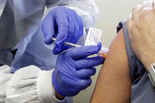 情况不妙 美CDC承认 上万名美国人接种完疫苗后还是染上新冠