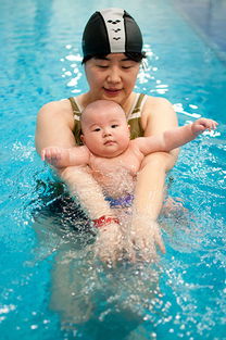 家盒子婴幼儿游泳 多大孩子可以开始学习游泳 
