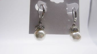 白金耳环图片,白金耳环图片:优雅典雅的珠宝。