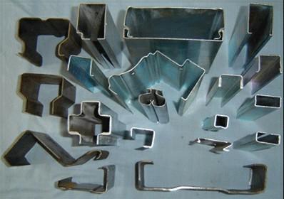 冷弯型钢和热轧型钢的区别(冷弯型钢和热轧型钢的区别在哪)
