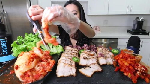 吃播 小姐姐吃泡菜包韩式烤肉肉,吃肉的同时也要吃菜 