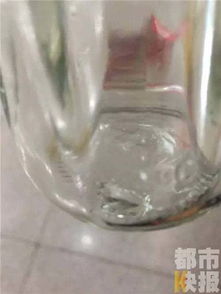 女子喝酸梅汤感觉不对,竟吐出多块玻璃渣 厂家 避免不了