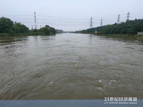 现场 洪水红色预警下的镇江 谏壁抽水站连轴转24天,累计向长江抽水2.7亿立方