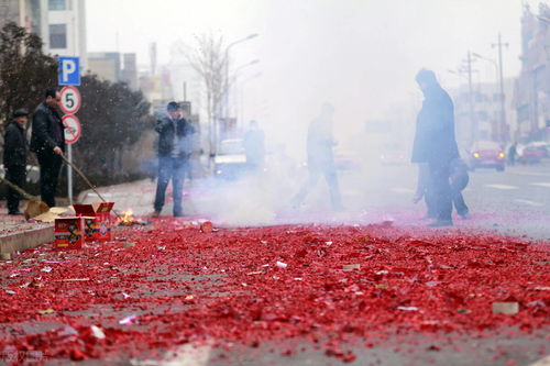 疫情来袭,燃放鞭炮不攻自灭,医生又想歪招 每天2两酒