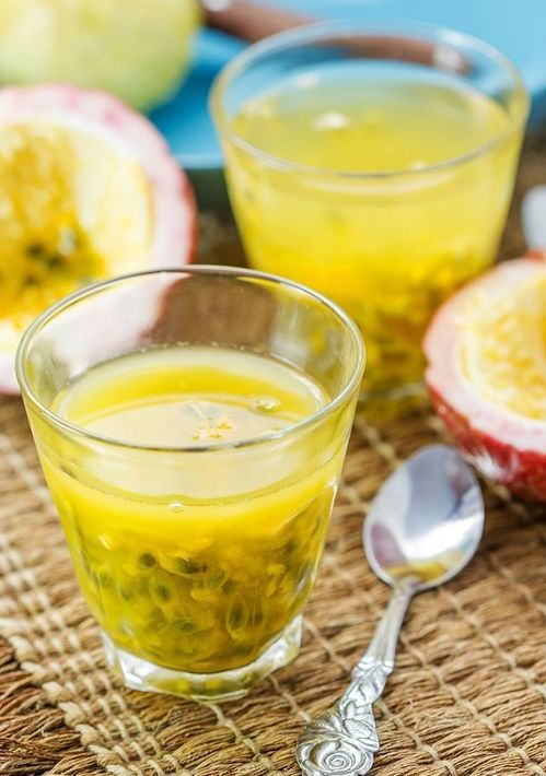 喝柠檬百香果汁有什么好处 酸甜又冰爽,柠檬百香果汁这样做