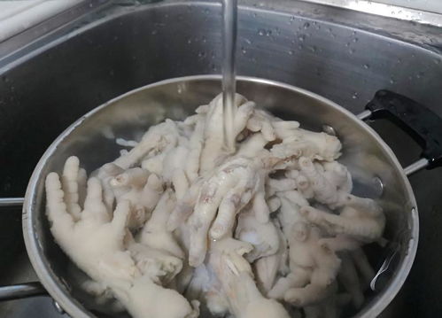 鸡爪的最佳做法,巧用百香果和柠檬,每一口都香软Q弹