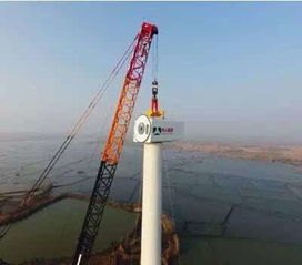 江苏低风速高塔架示范风电场首台机组完成吊装 