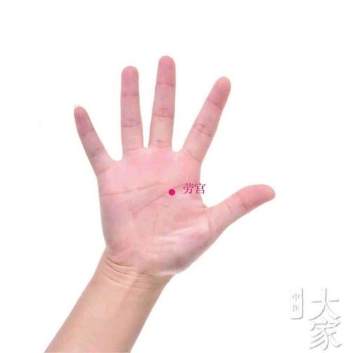 手掌中心有十字纹的手相代表什么