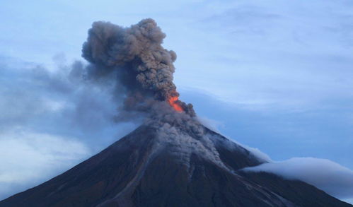 搞什么垃圾分类,直接把垃圾丢进火山不好吗