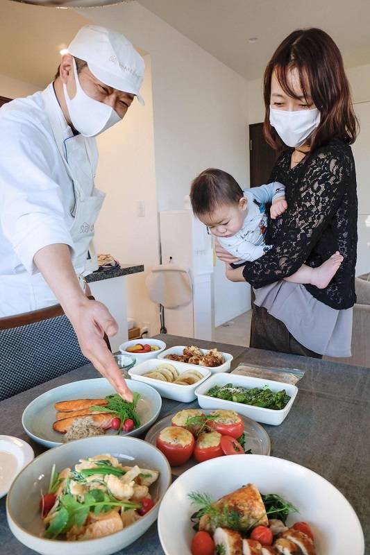 厨师上门做饭 日媒 疫情促使日本餐饮业转型