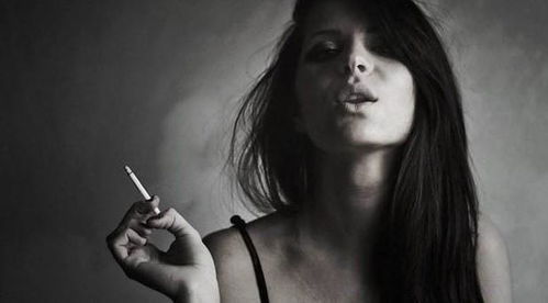 你知道为什么我不喜欢女人吸烟吗 危害比吸毒可怕 