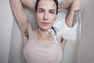 摄影师拍女性腋毛挑战传统审美观 
