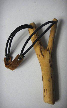 请问这种绑着扁皮木弹弓 可以用这种传统皮筋吗 如果可以 怎么绑 求 图解 步骤 