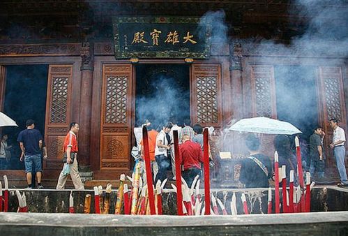 民间传统习俗 烧香为啥烧三根 三根香代表什么 生活处处皆学问