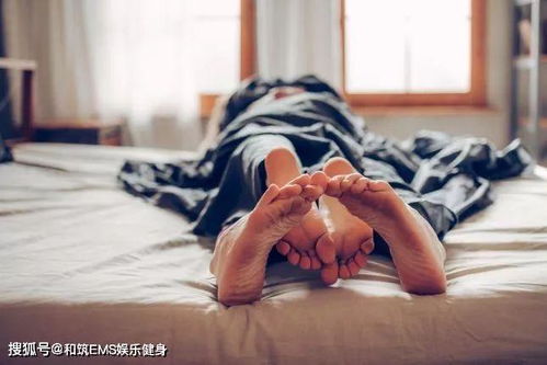 小伙狂吃生蚝补到腿软,女友 下次别吃这么多了