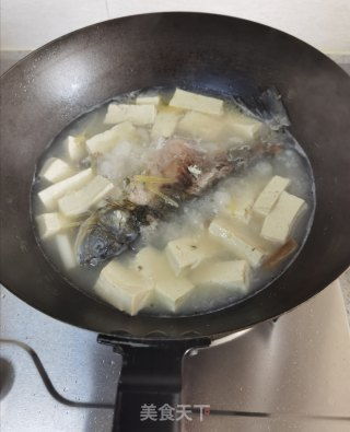 鲫鱼豆腐汤的做法 鲫鱼豆腐汤怎么做 红 宏的菜谱 