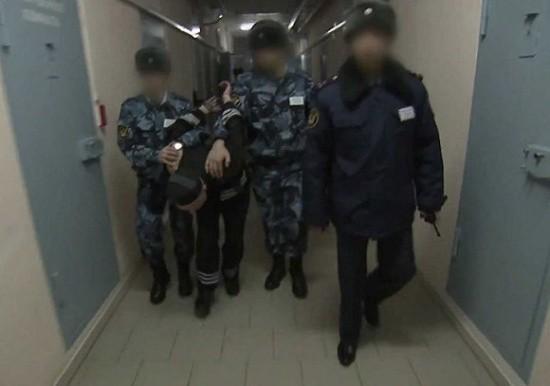 俄罗斯最残忍的三所监狱,里面的犯人比死还痛苦,狱警手持冲锋枪