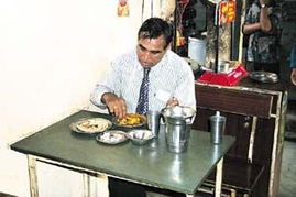 揭秘印度人吃饭为何用手抓 组图 